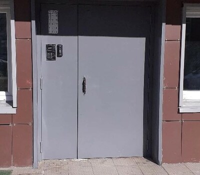 Окраска входной двери  Галицкая ул., д. 10, к.2, пар.1
