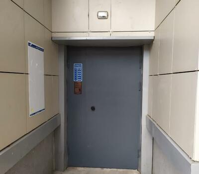 Замена входной двери в парадную №5 на ул. Галицкая, д.8, к.1