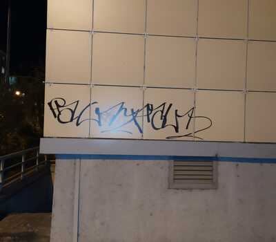 Очистка фасадной плитки от граффити на ул. Галицкая 8к1